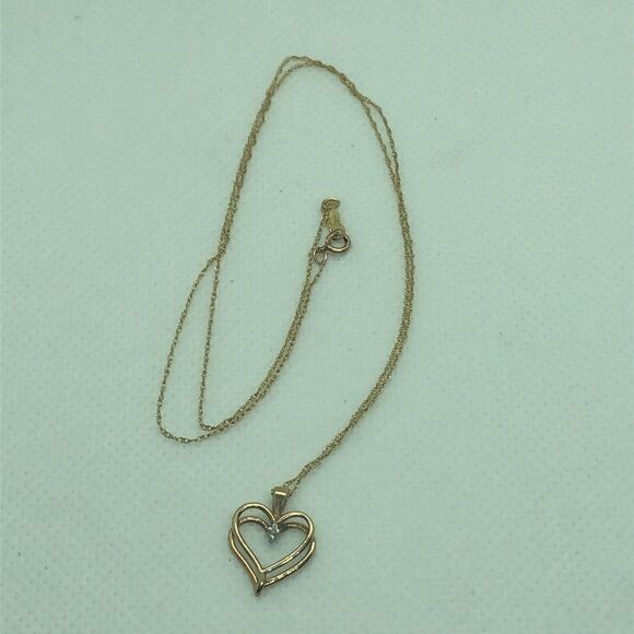 💛 10k Diamond Heart Necklace - Picture 1 of 4